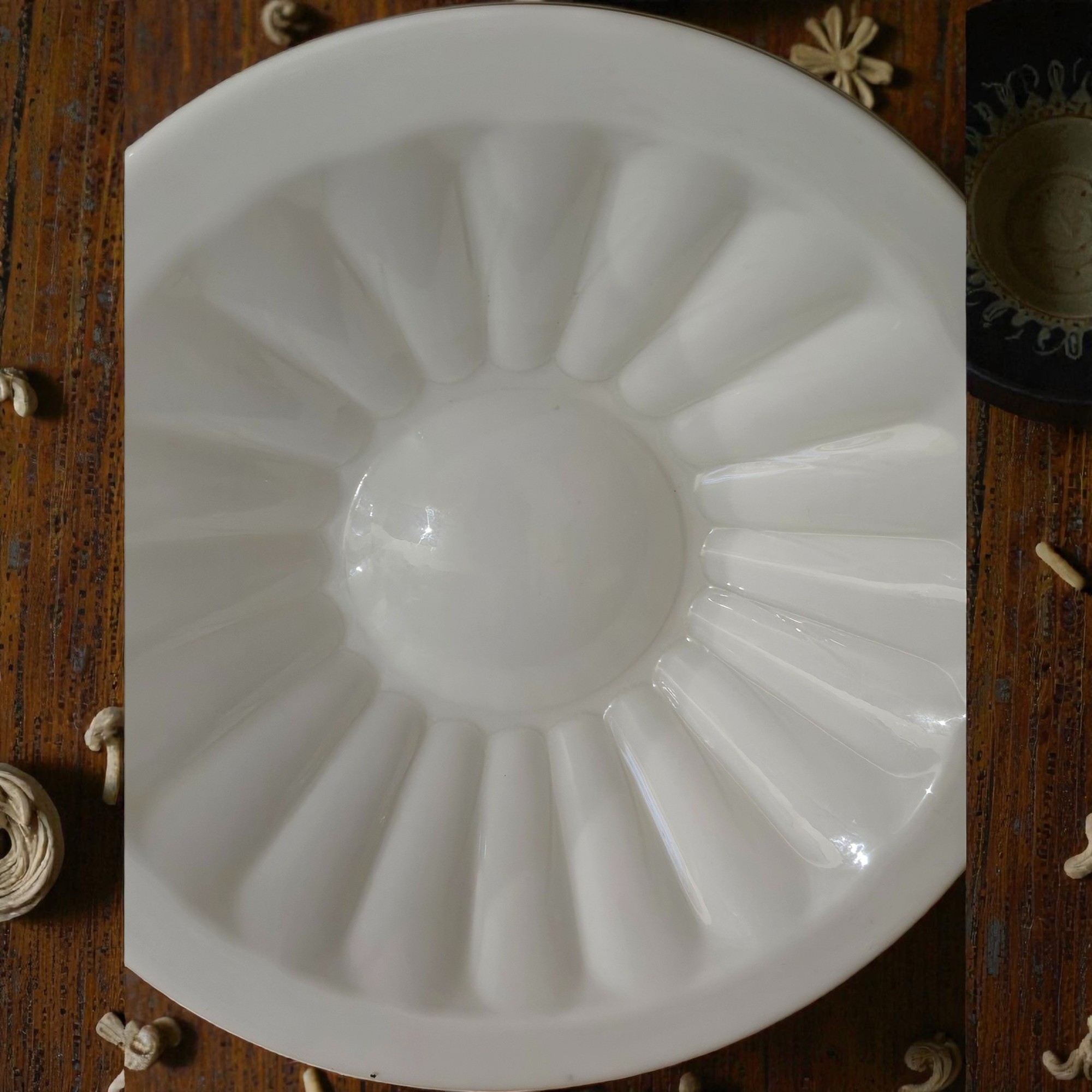 1950s Czech Sunflower Motif Opaline Glass Pendant Lights - Image 4