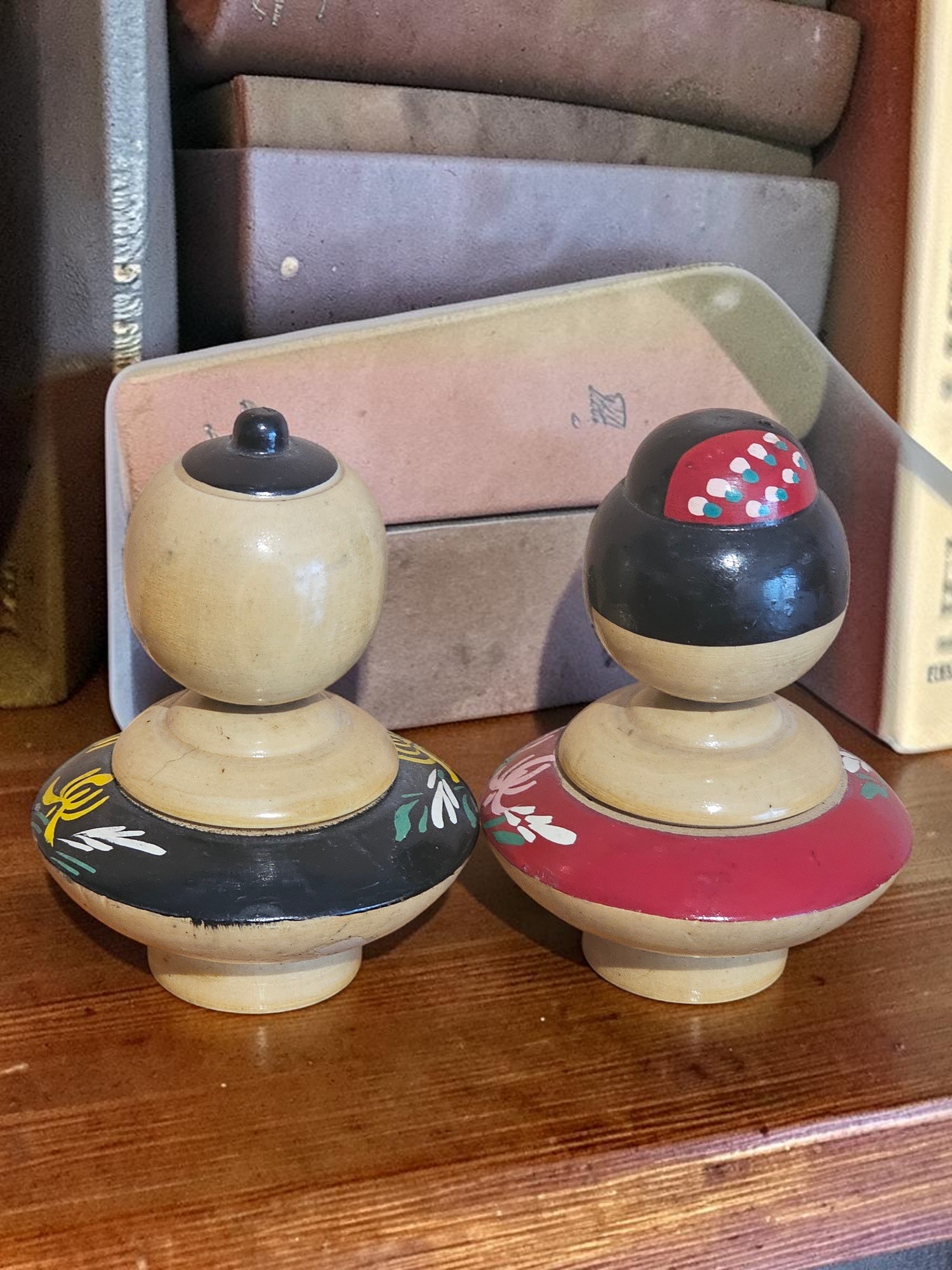 Pair of Japanese Kokeshi Dolls Vintage Signed Unique Body Design Folk Art 9cm - Image 2