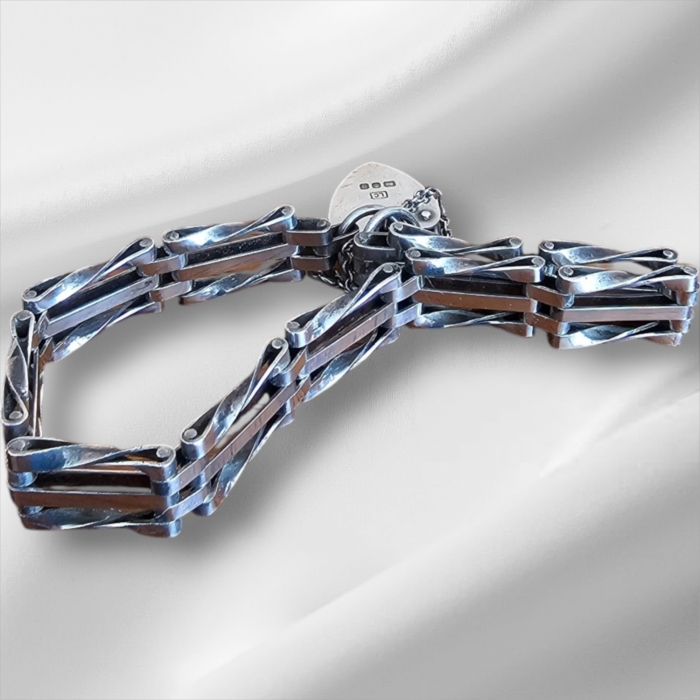 Vintage 1970s Sterling Silver 3-Bar Gate Bracelet with 925 Heart Padlock & Safety Chain - Image 2