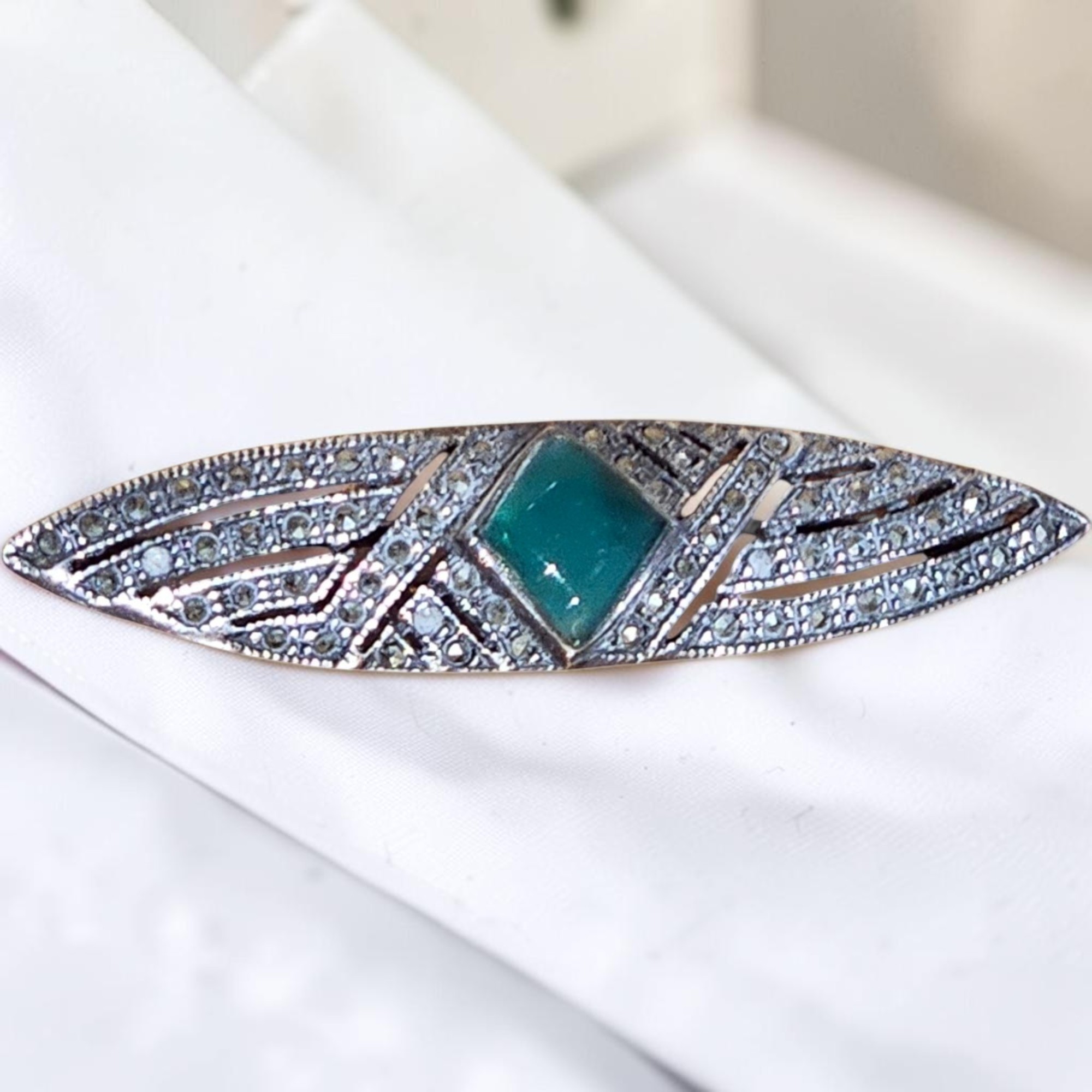 art_deco_broach