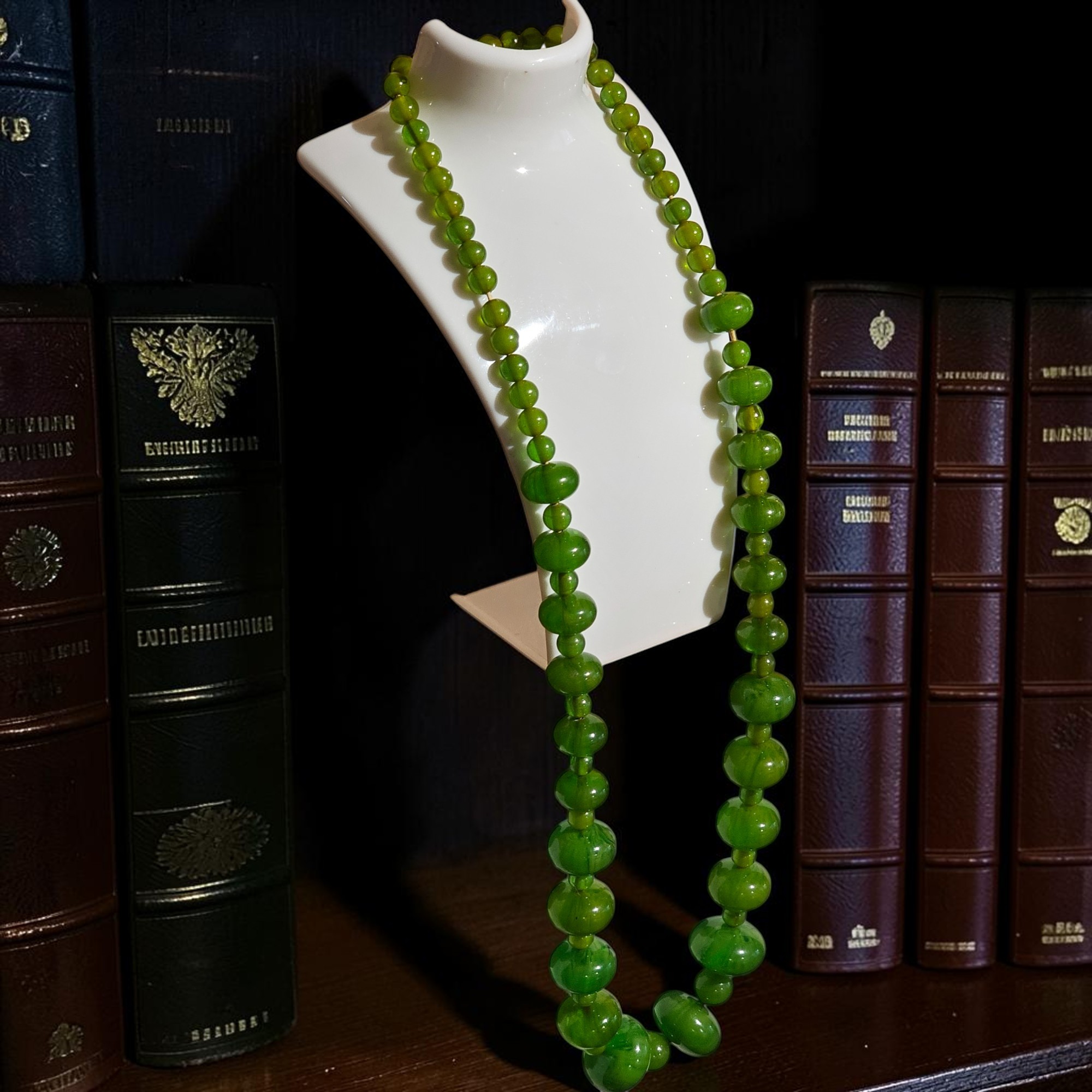 Bakelite Bead Necklace Vintage Marbleized Green Graduated 1930s Art Deco 77cm - Image 2