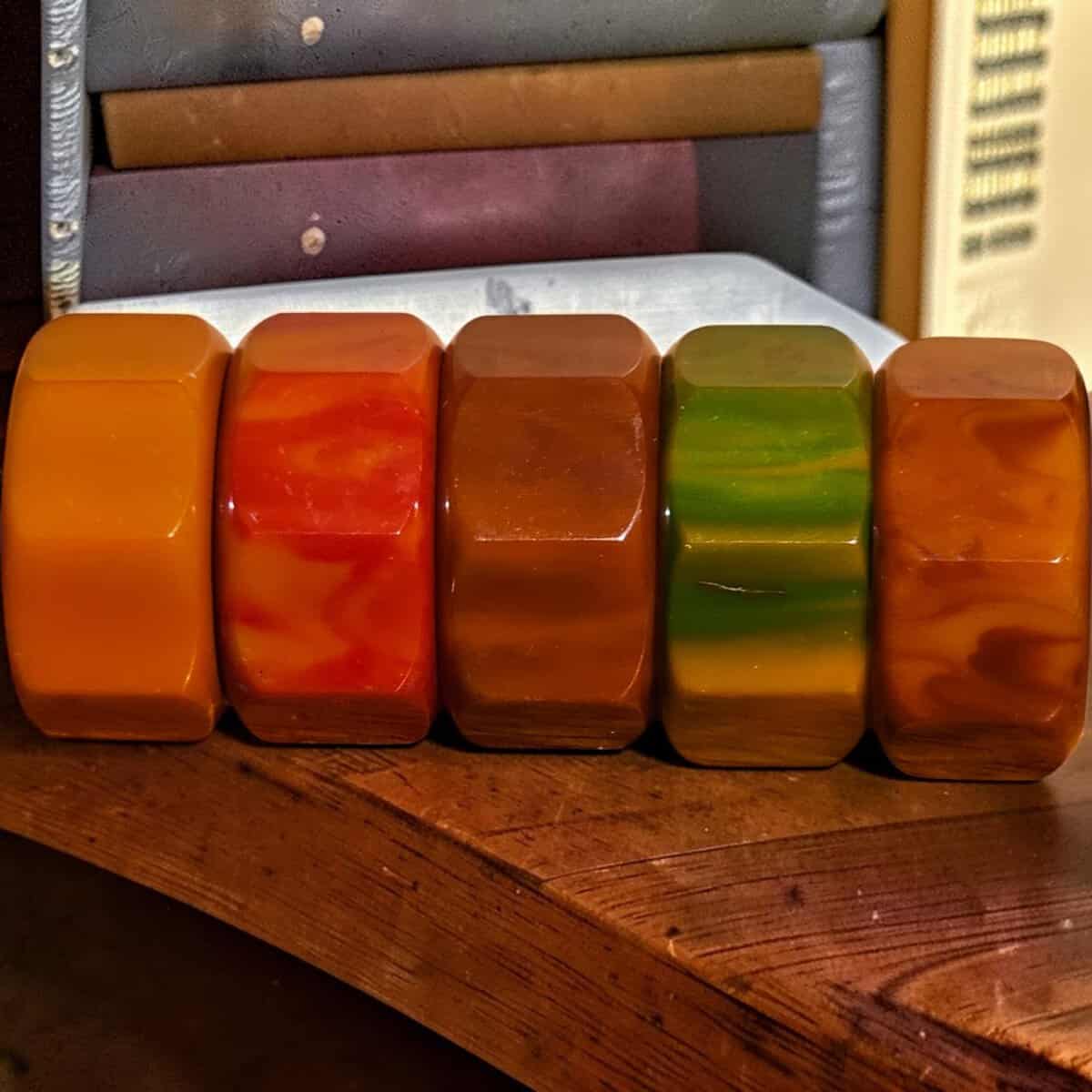 Bakelite Five Napkin Hexagonal Rings (No Box) - Image 5